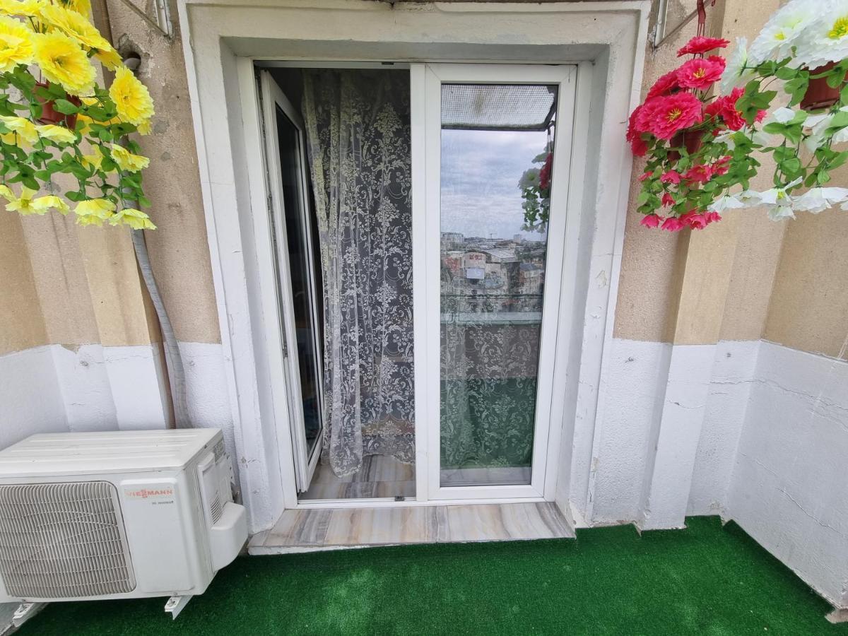 Golden Studio- Panoramic View With Terrace Bucharest Exterior photo